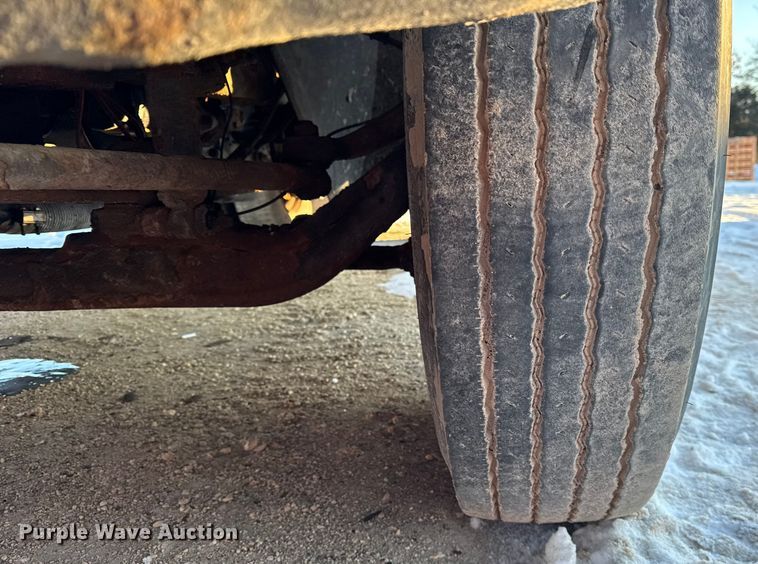 image for item EF2366 2005 International 4300 spreader truck