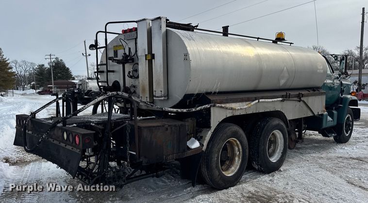 image for item EF2367 1986 GMC C7000 oil distributor truck