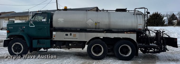 image for item EF2367 1986 GMC C7000 oil distributor truck