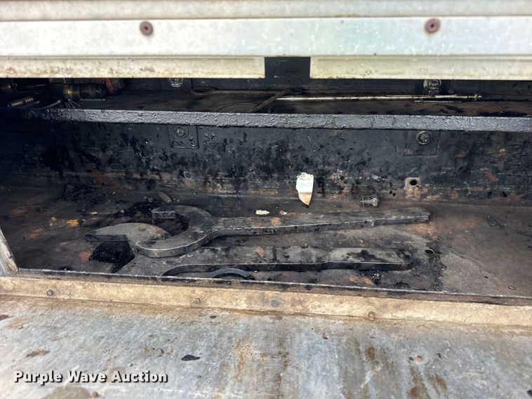 image for item EF2367 1986 GMC C7000 oil distributor truck