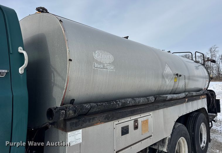 image for item EF2367 1986 GMC C7000 oil distributor truck