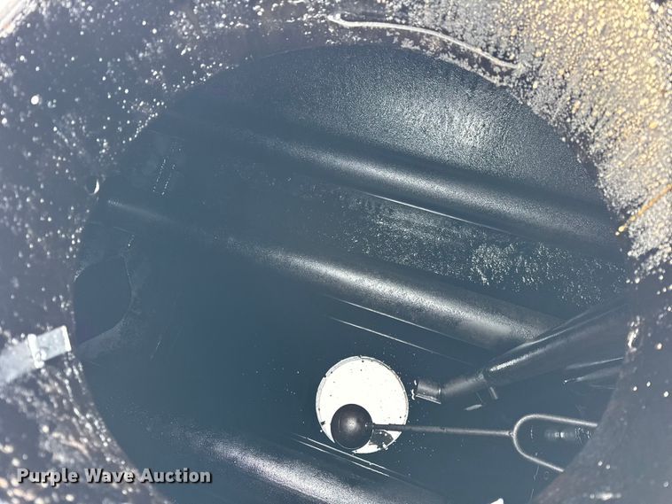 image for item EF2367 1986 GMC C7000 oil distributor truck