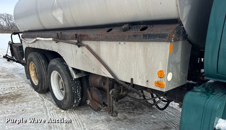 image for item EF2367 1986 GMC C7000 oil distributor truck