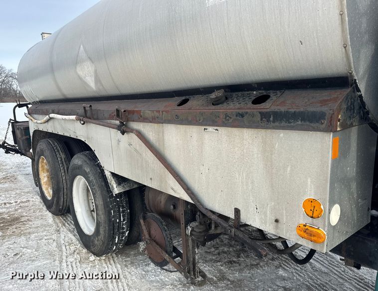 image for item EF2367 1986 GMC C7000 oil distributor truck