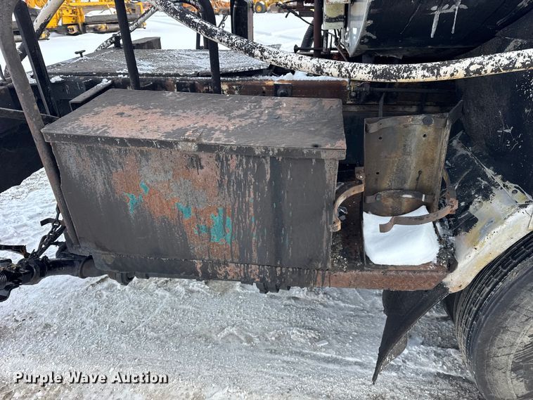 image for item EF2367 1986 GMC C7000 oil distributor truck