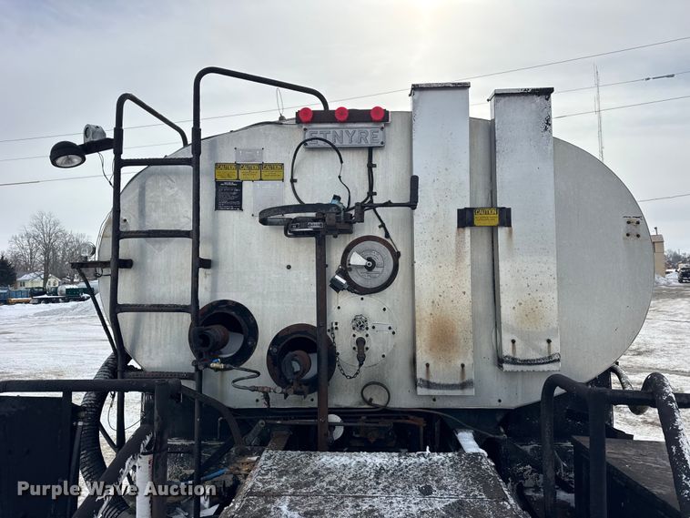 image for item EF2367 1986 GMC C7000 oil distributor truck