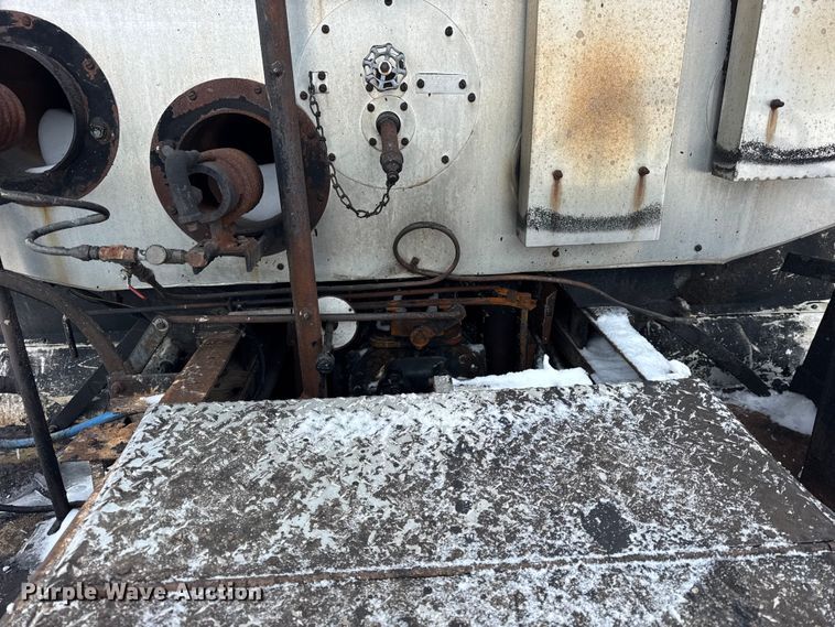 image for item EF2367 1986 GMC C7000 oil distributor truck