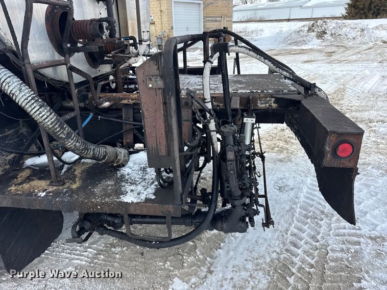 image for item EF2367 1986 GMC C7000 oil distributor truck