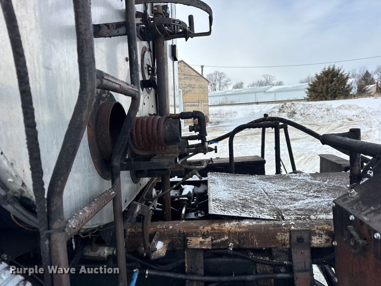 image for item EF2367 1986 GMC C7000 oil distributor truck