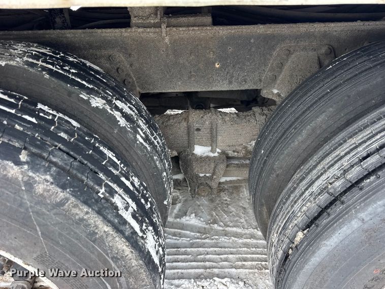 image for item EF2367 1986 GMC C7000 oil distributor truck