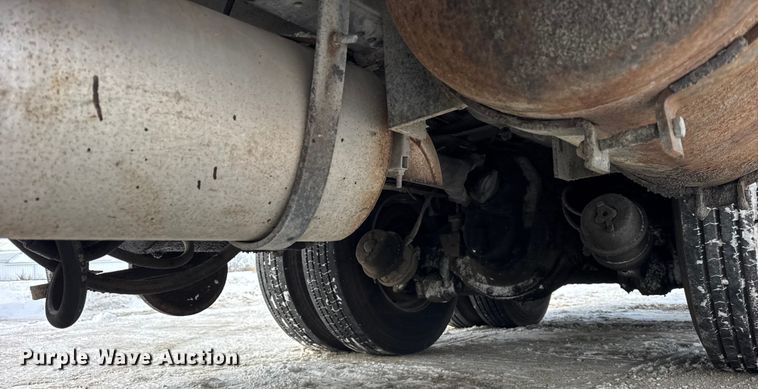 image for item EF2367 1986 GMC C7000 oil distributor truck