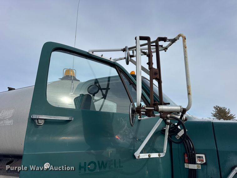 image for item EF2367 1986 GMC C7000 oil distributor truck