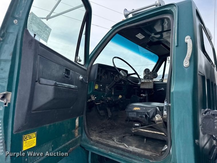 image for item EF2367 1986 GMC C7000 oil distributor truck