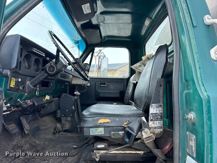 image for item EF2367 1986 GMC C7000 oil distributor truck