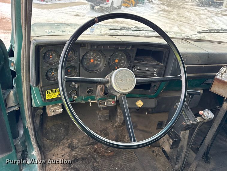 image for item EF2367 1986 GMC C7000 oil distributor truck