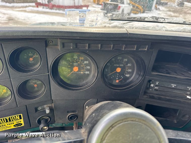 image for item EF2367 1986 GMC C7000 oil distributor truck