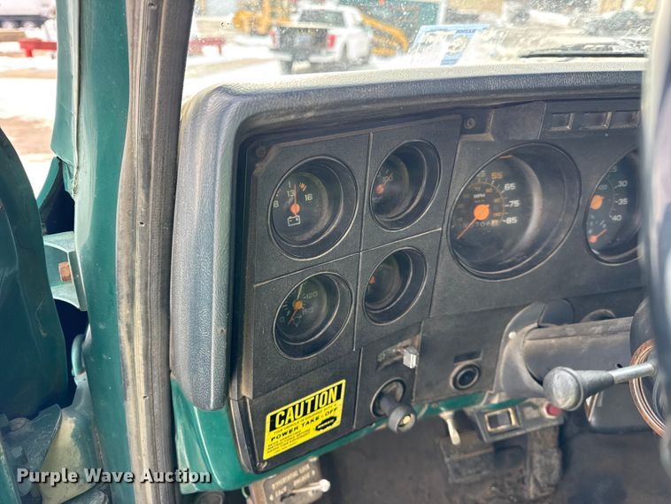 image for item EF2367 1986 GMC C7000 oil distributor truck