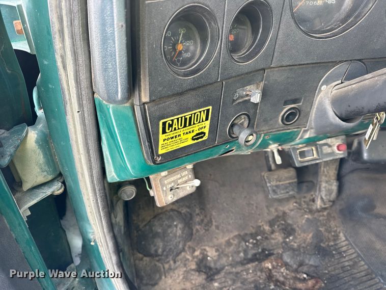 image for item EF2367 1986 GMC C7000 oil distributor truck