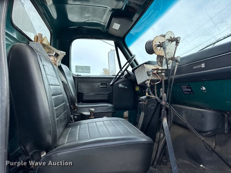 image for item EF2367 1986 GMC C7000 oil distributor truck