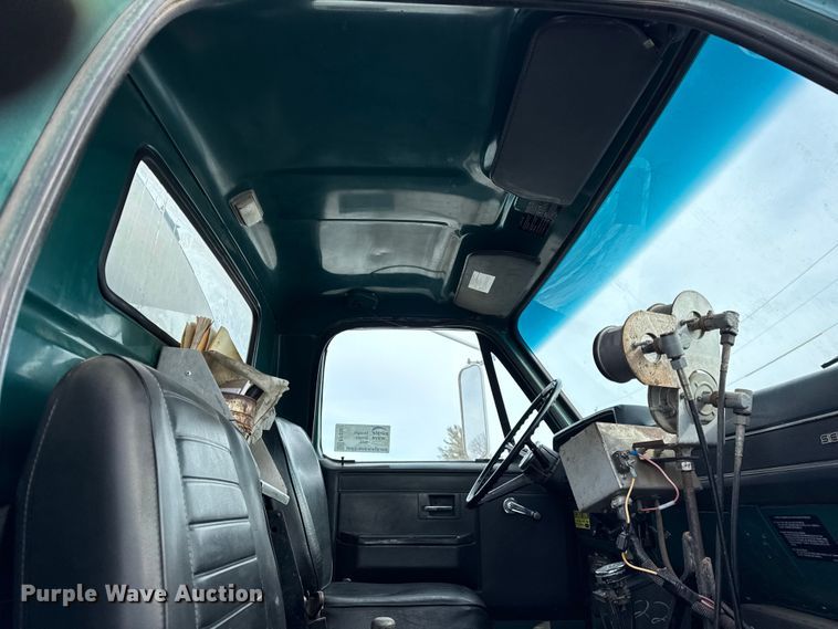 image for item EF2367 1986 GMC C7000 oil distributor truck