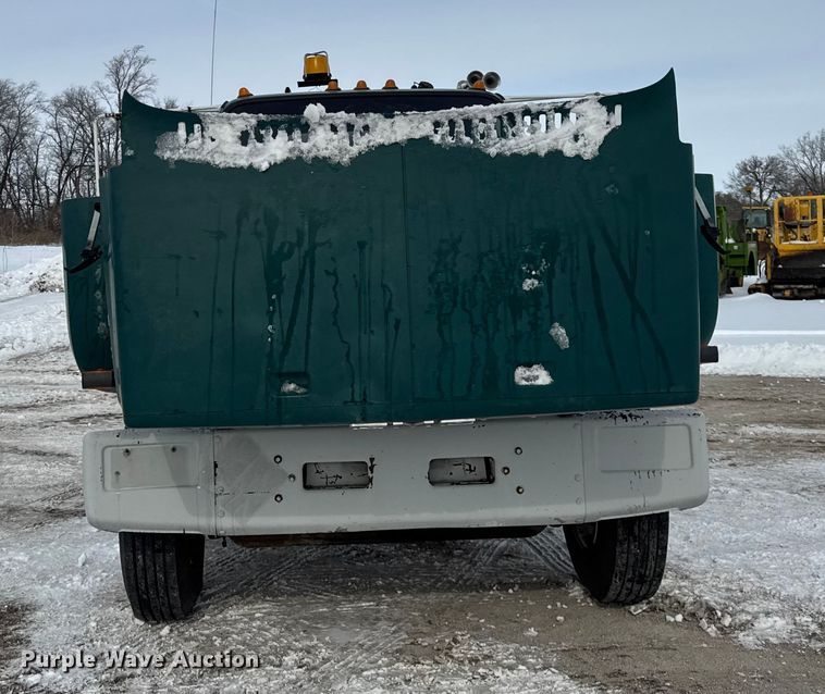 image for item EF2367 1986 GMC C7000 oil distributor truck