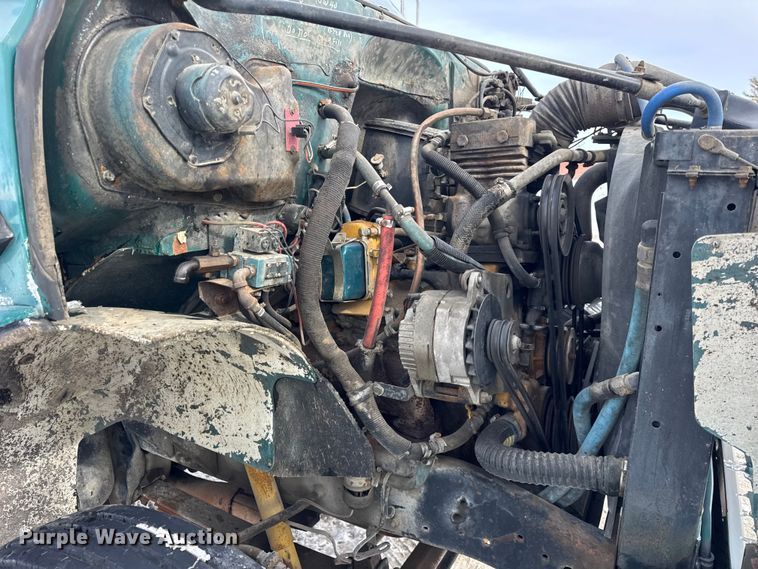 image for item EF2367 1986 GMC C7000 oil distributor truck