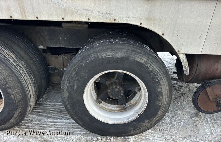 image for item EF2367 1986 GMC C7000 oil distributor truck