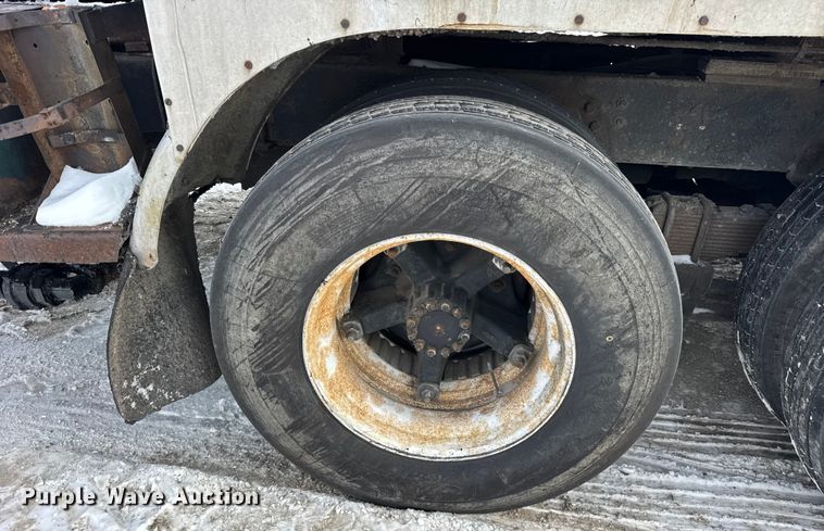 image for item EF2367 1986 GMC C7000 oil distributor truck