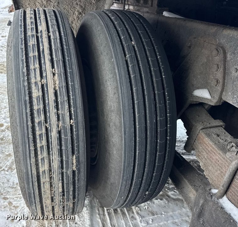 image for item EF2367 1986 GMC C7000 oil distributor truck