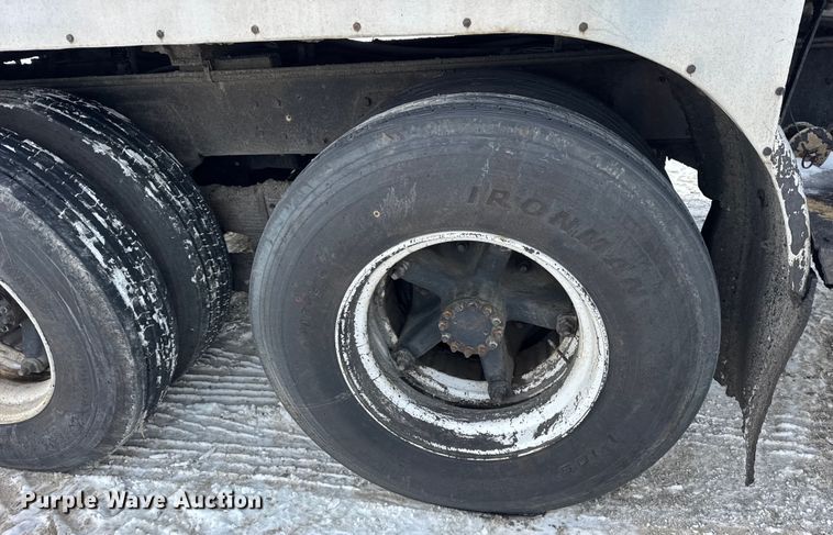 image for item EF2367 1986 GMC C7000 oil distributor truck