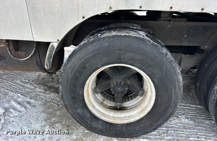 image for item EF2367 1986 GMC C7000 oil distributor truck