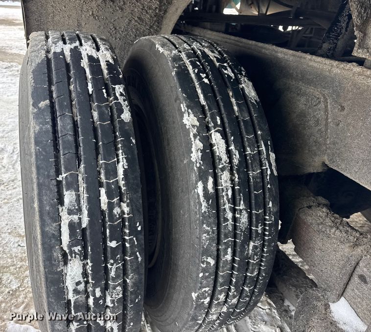 image for item EF2367 1986 GMC C7000 oil distributor truck