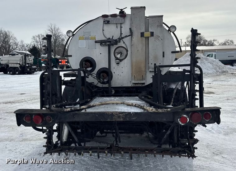 image for item EF2368 1985 Ford C8000 oil distributor truck