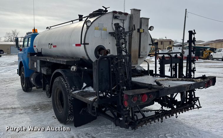 image for item EF2368 1985 Ford C8000 oil distributor truck