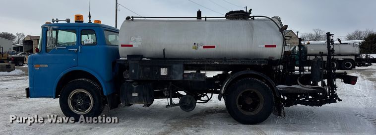 image for item EF2368 1985 Ford C8000 oil distributor truck