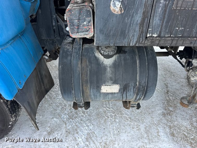 image for item EF2368 1985 Ford C8000 oil distributor truck