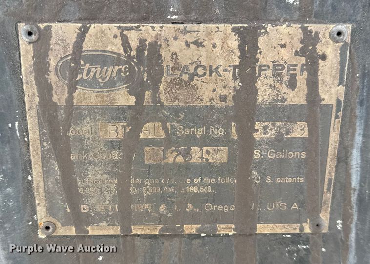 image for item EF2368 1985 Ford C8000 oil distributor truck