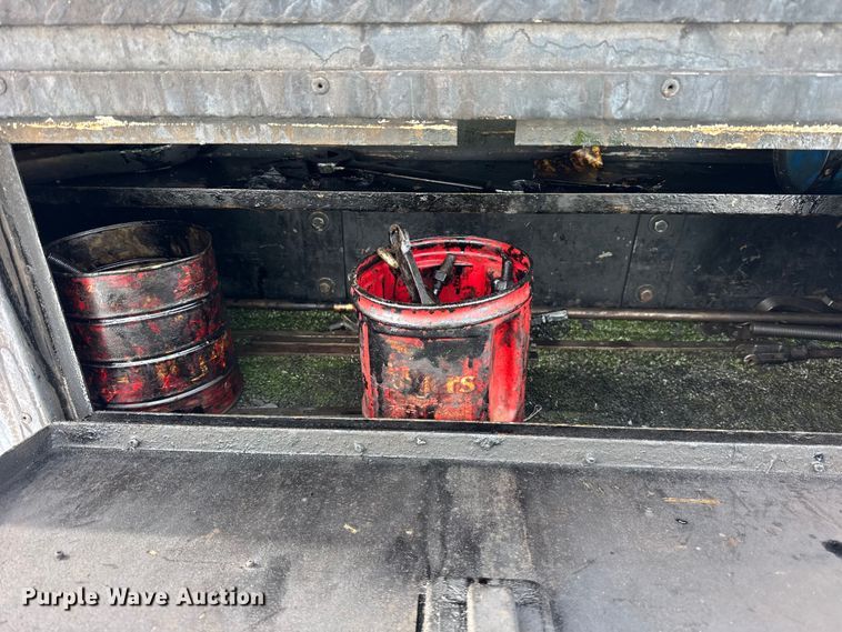 image for item EF2368 1985 Ford C8000 oil distributor truck