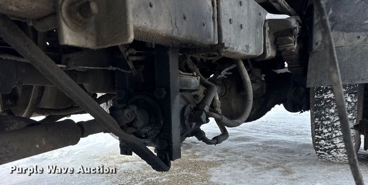 image for item EF2368 1985 Ford C8000 oil distributor truck