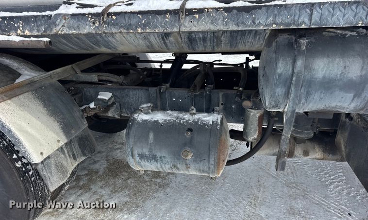 image for item EF2368 1985 Ford C8000 oil distributor truck