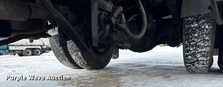 image for item EF2368 1985 Ford C8000 oil distributor truck