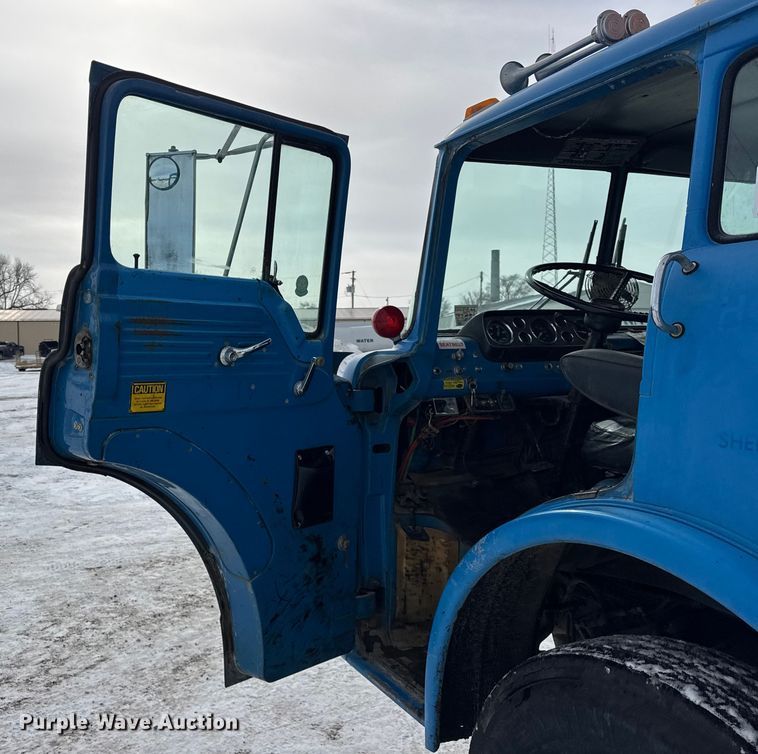 image for item EF2368 1985 Ford C8000 oil distributor truck