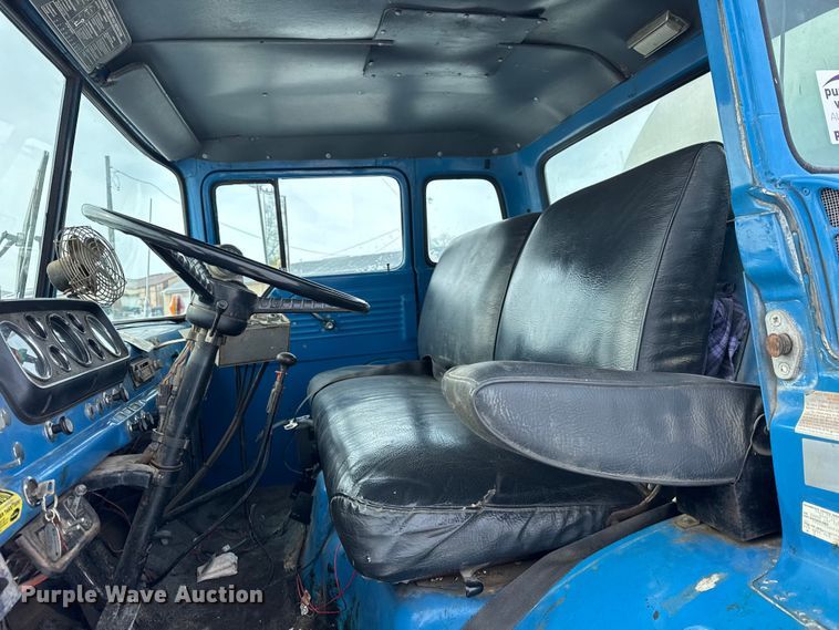 image for item EF2368 1985 Ford C8000 oil distributor truck