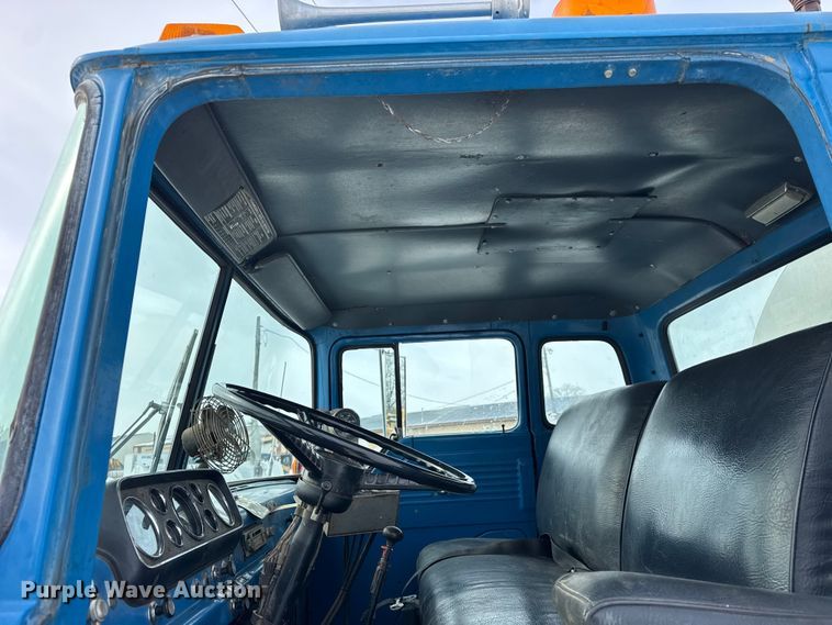 image for item EF2368 1985 Ford C8000 oil distributor truck