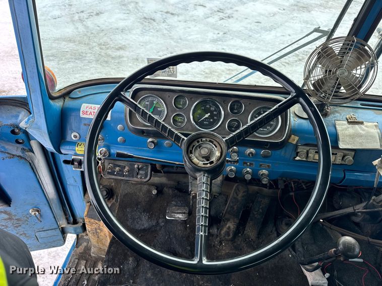 image for item EF2368 1985 Ford C8000 oil distributor truck