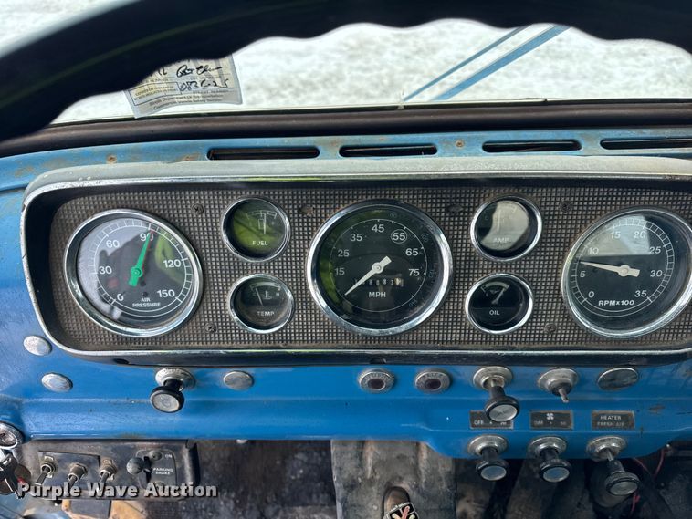 image for item EF2368 1985 Ford C8000 oil distributor truck