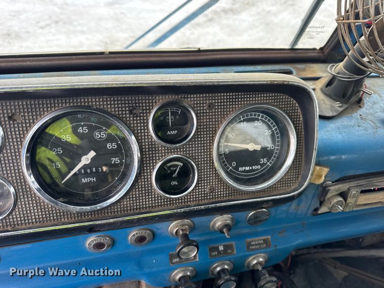 image for item EF2368 1985 Ford C8000 oil distributor truck