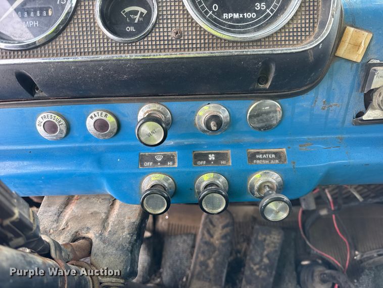 image for item EF2368 1985 Ford C8000 oil distributor truck