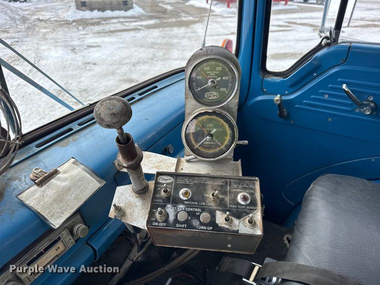 image for item EF2368 1985 Ford C8000 oil distributor truck