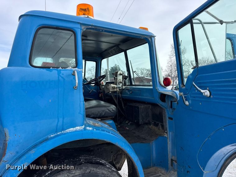 image for item EF2368 1985 Ford C8000 oil distributor truck